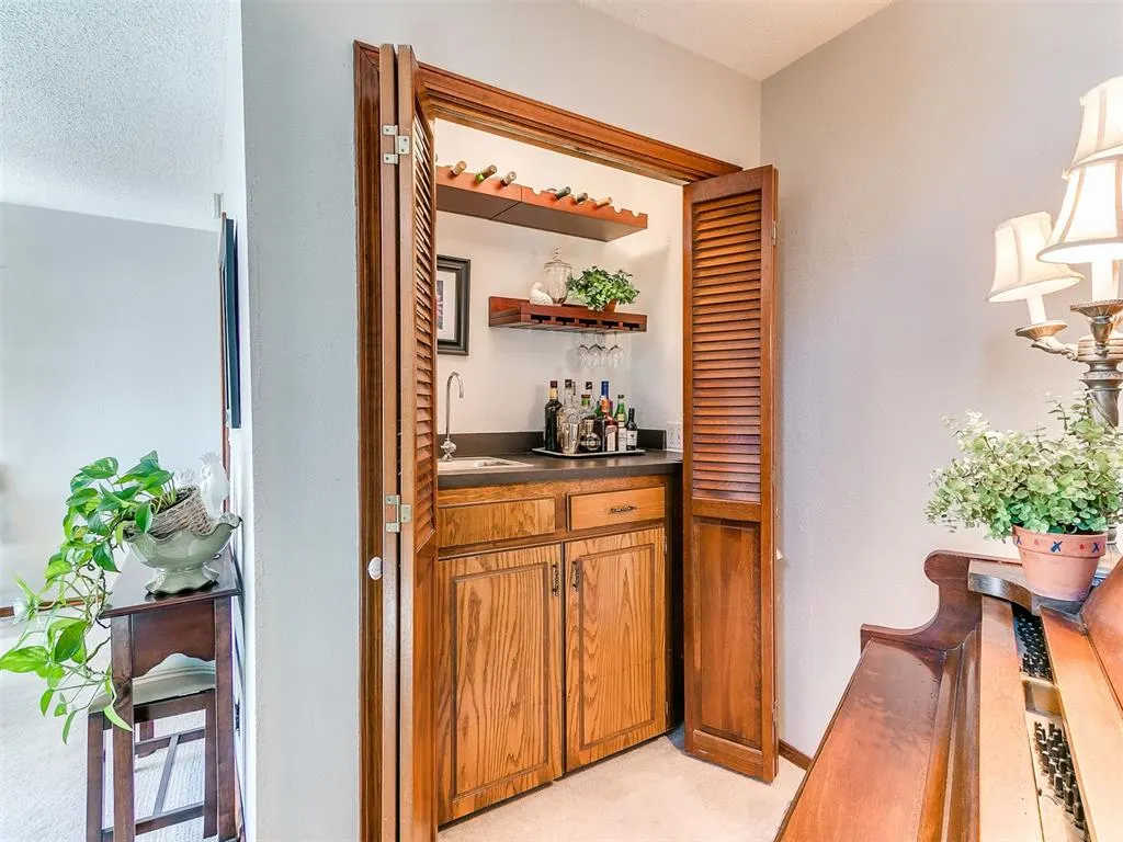 Photo 12 — 4702 Hemlock Lane, Oklahoma City, OK 73162