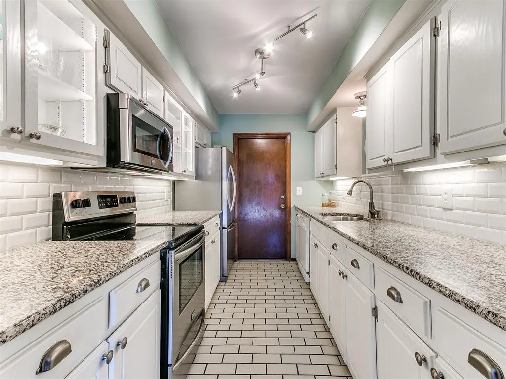 Photo 17 — 4702 Hemlock Lane, Oklahoma City, OK 73162