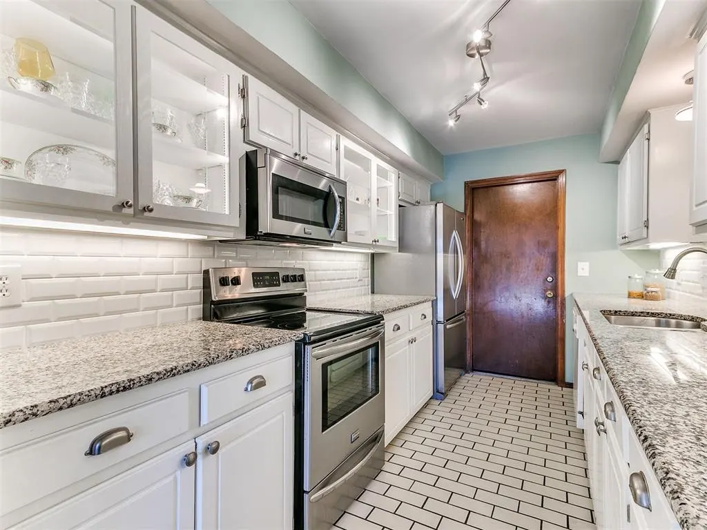 Photo 18 — 4702 Hemlock Lane, Oklahoma City, OK 73162