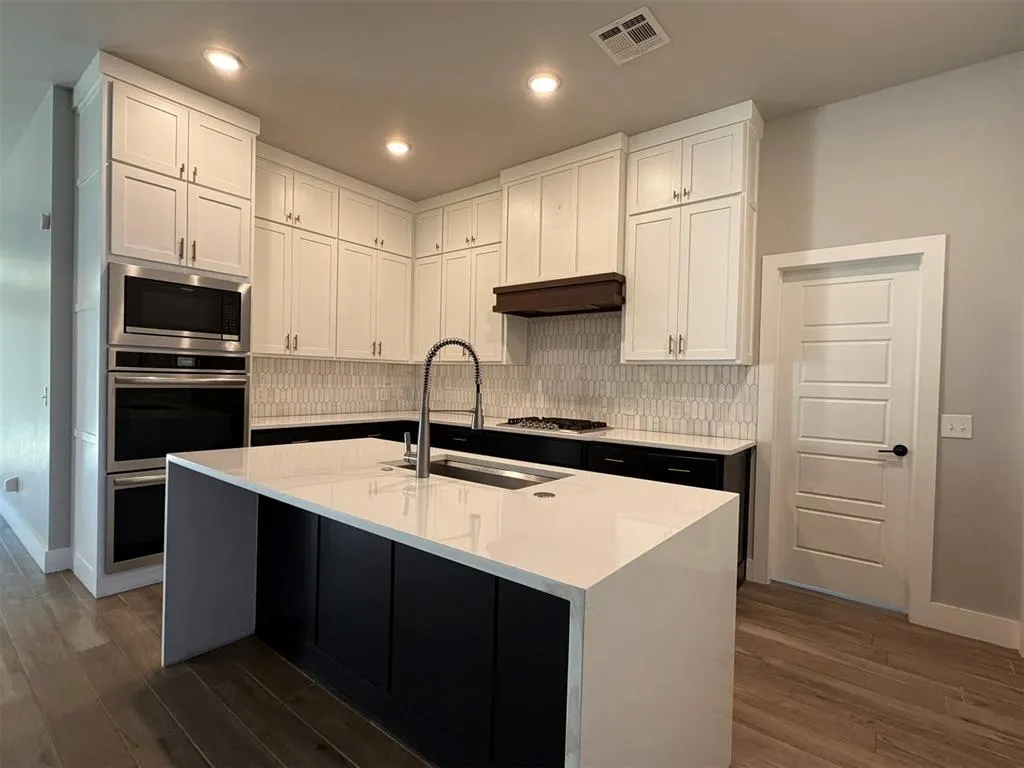 Photo 3 — 820 E Barajas Terrace, Mustang, OK 73064
