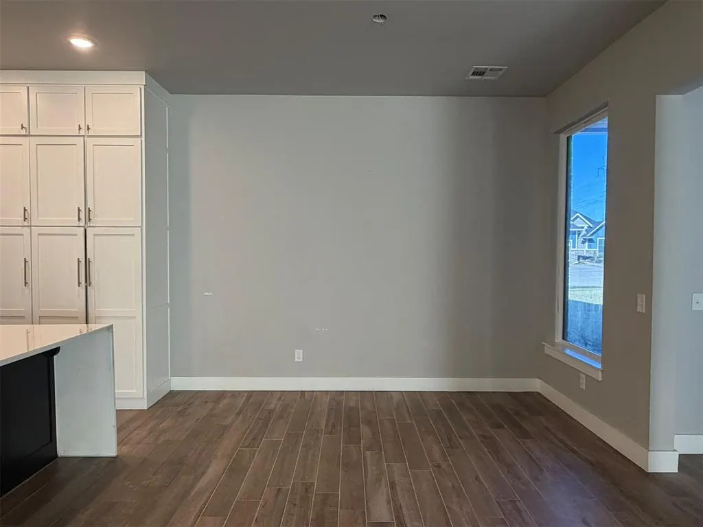Photo 5 — 820 E Barajas Terrace, Mustang, OK 73064