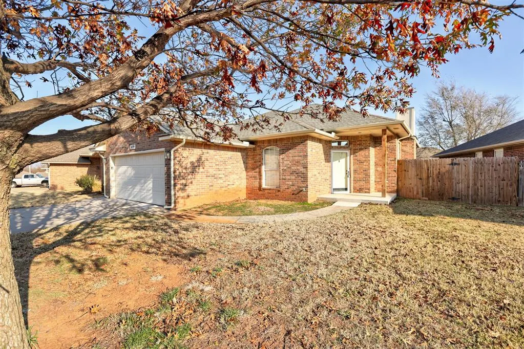 Photo 3 — 909 Pruett Drive, Edmond, OK 73003
