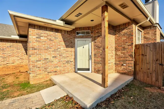 Photo 4 — 909 Pruett Drive, Edmond, OK 73003