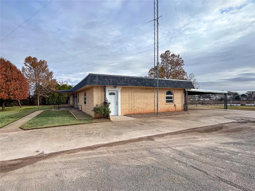 Photo 16 — 22526 E 1070 Road, Clinton, OK 73601