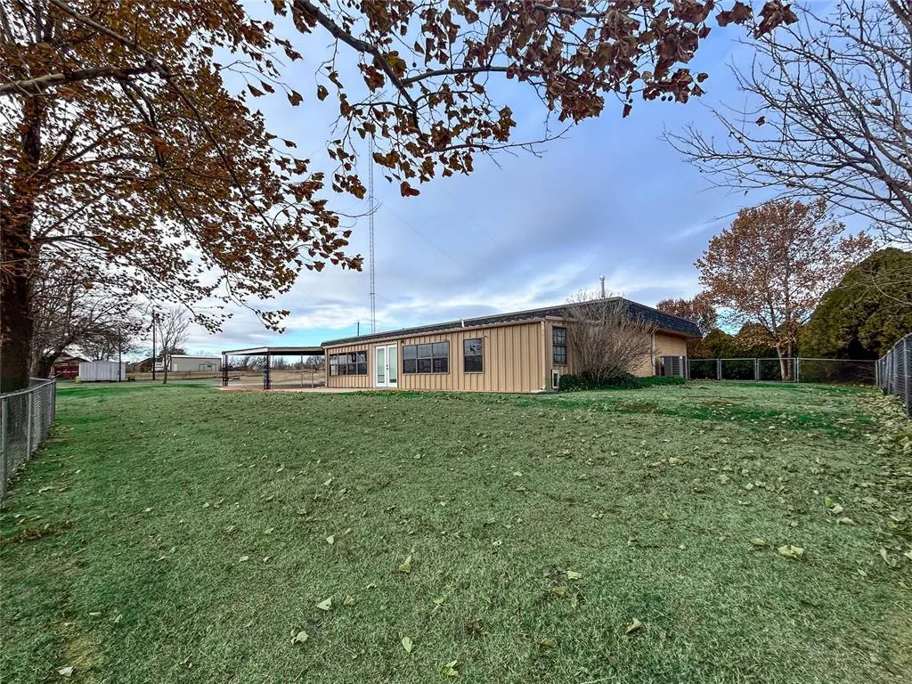 Photo 19 — 22526 E 1070 Road, Clinton, OK 73601