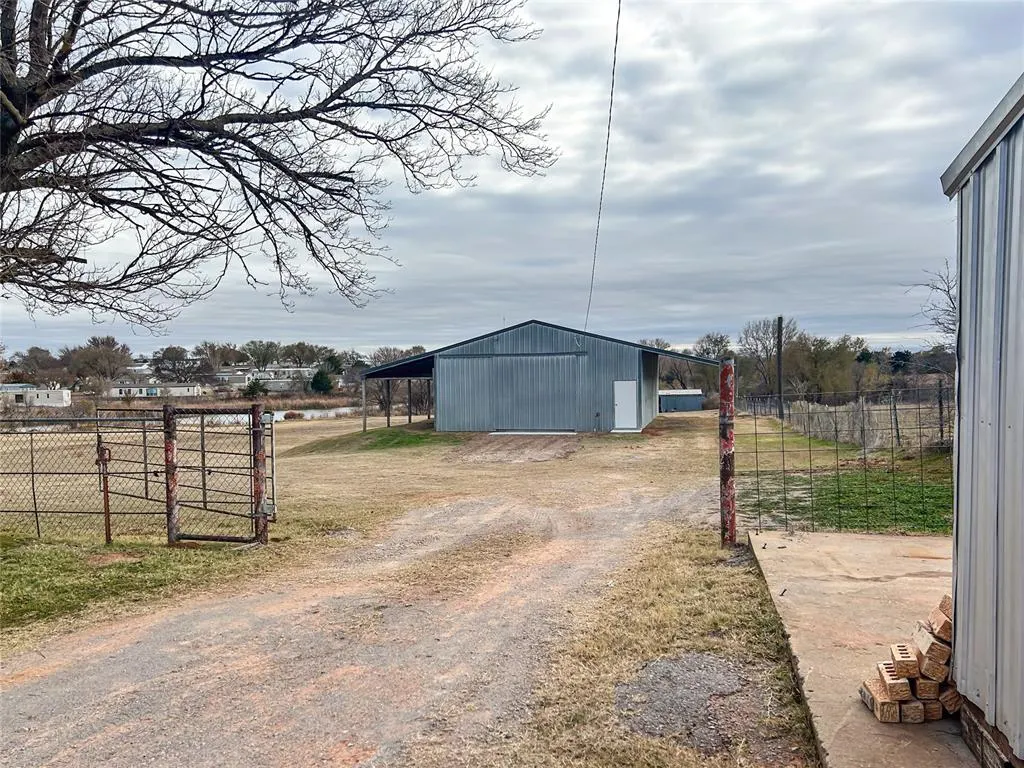 Photo 44 — 22526 E 1070 Road, Clinton, OK 73601