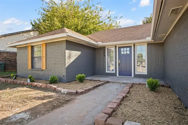 Photo 3 — 308 Clermont Drive, Edmond, OK 73003
