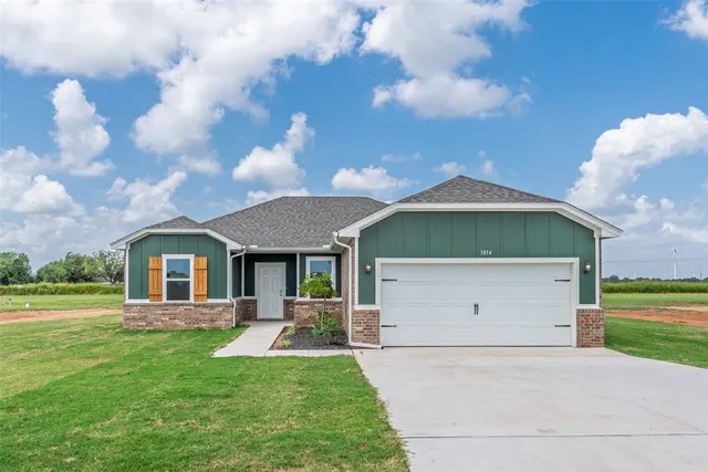 Front exterior — 1014 Prairie Drive, Tuttle, OK 73089