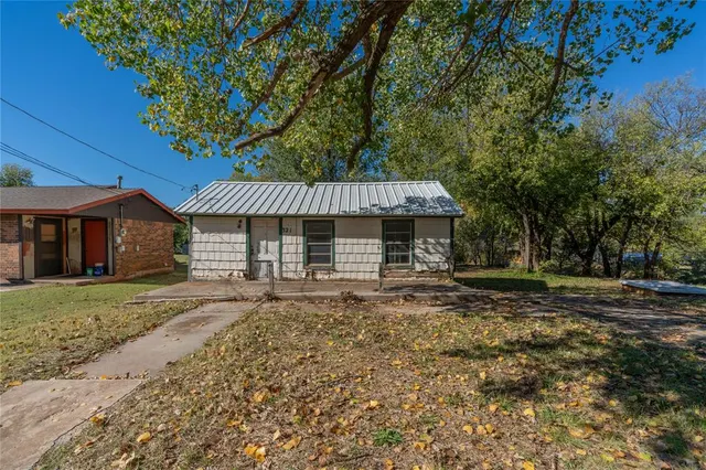 Photo 2 — 321 N Carol Terrace, Mustang, OK 73064