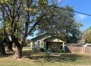 Sold home at 602 NW 1st Street