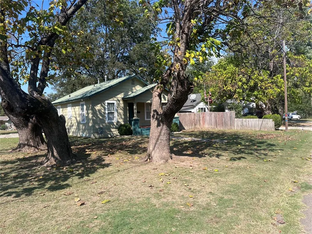 Photo 2 — 602 NW 1st Street, Checotah, OK 74426