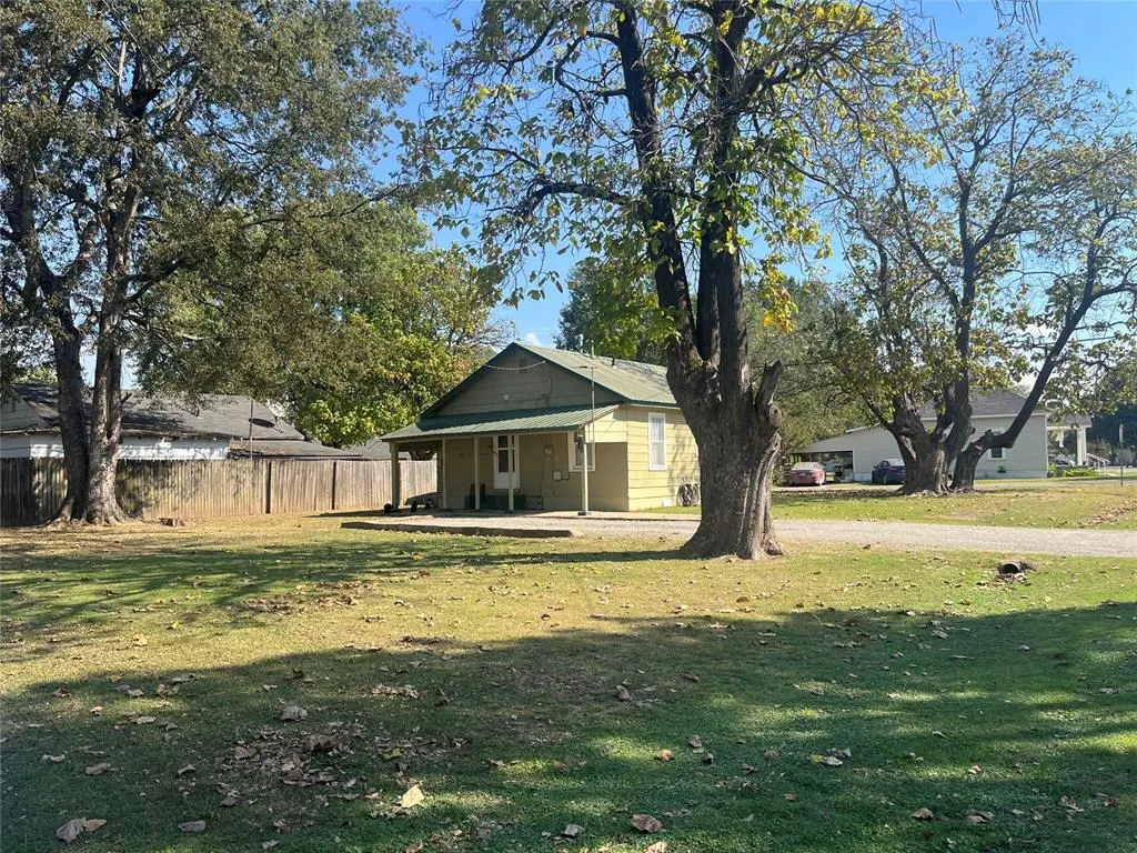 Photo 3 — 602 NW 1st Street, Checotah, OK 74426