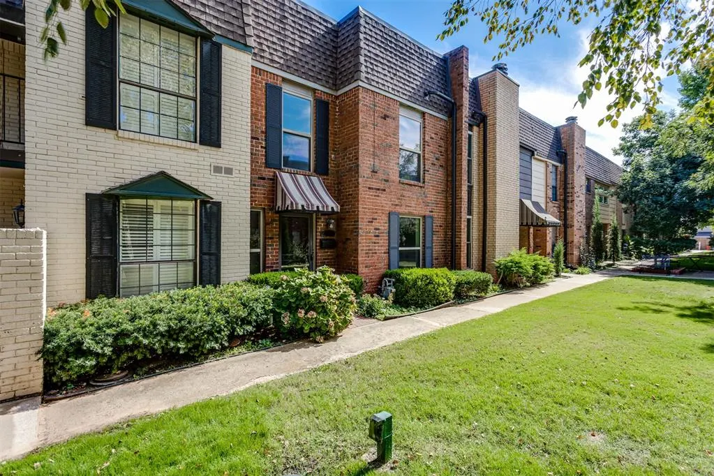 Photo 2 — 7817 Old Hickory Lane, Oklahoma City, OK 73116