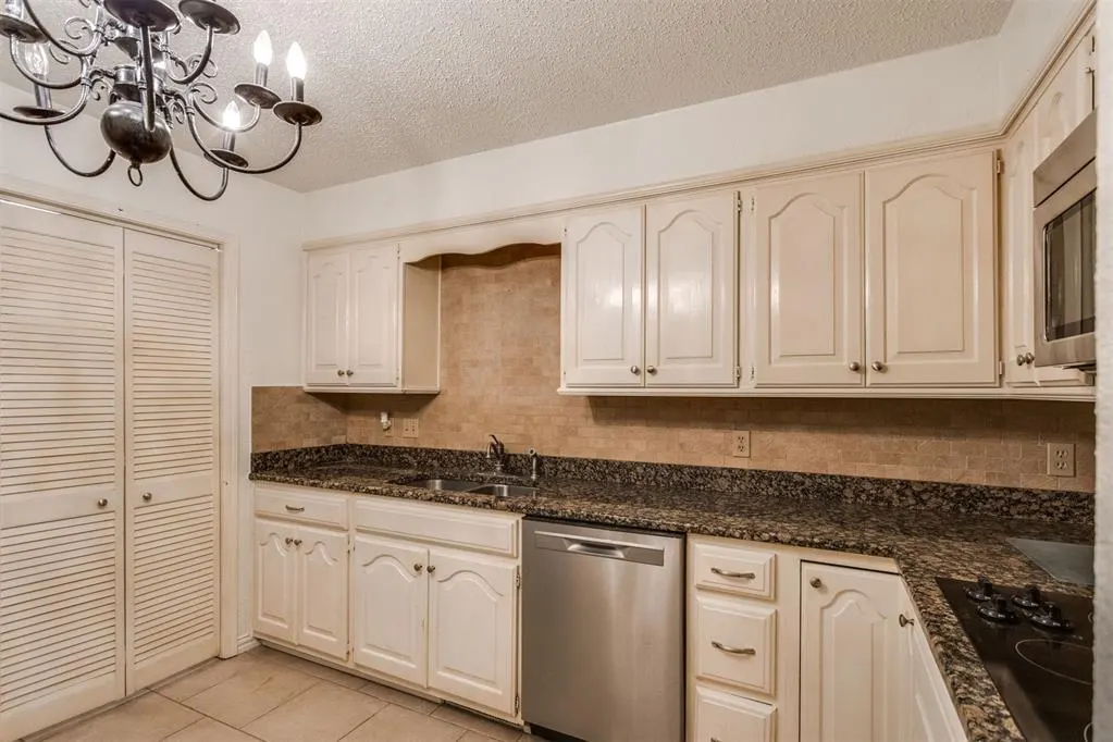 Photo 11 — 7817 Old Hickory Lane, Oklahoma City, OK 73116