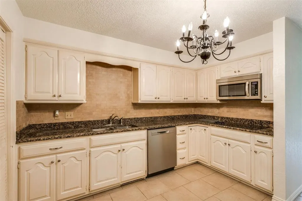 Photo 12 — 7817 Old Hickory Lane, Oklahoma City, OK 73116