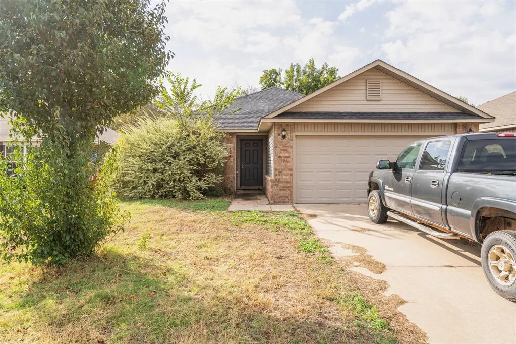 Front exterior — 400 NE 17th Place, Newcastle, OK 73065