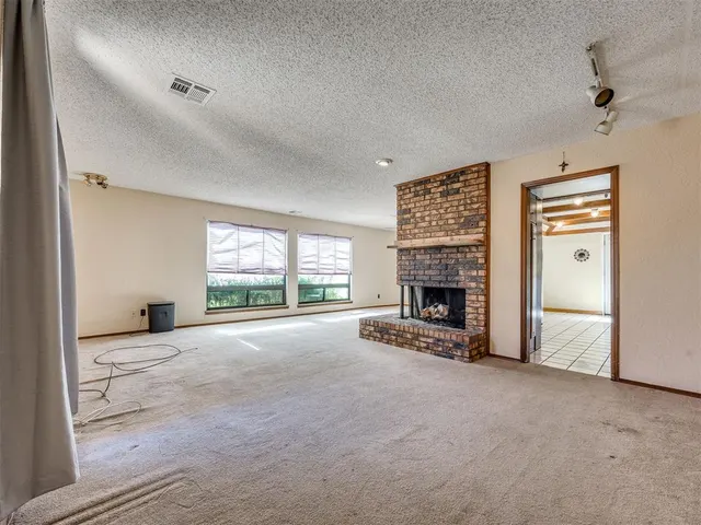 Photo 8 — 6721 Greenway Drive, Oklahoma City, OK 73132
