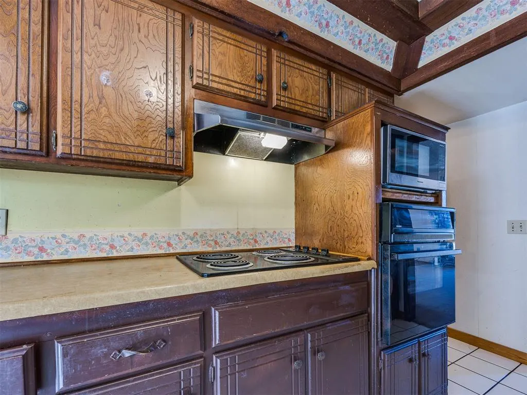 Photo 15 — 6721 Greenway Drive, Oklahoma City, OK 73132