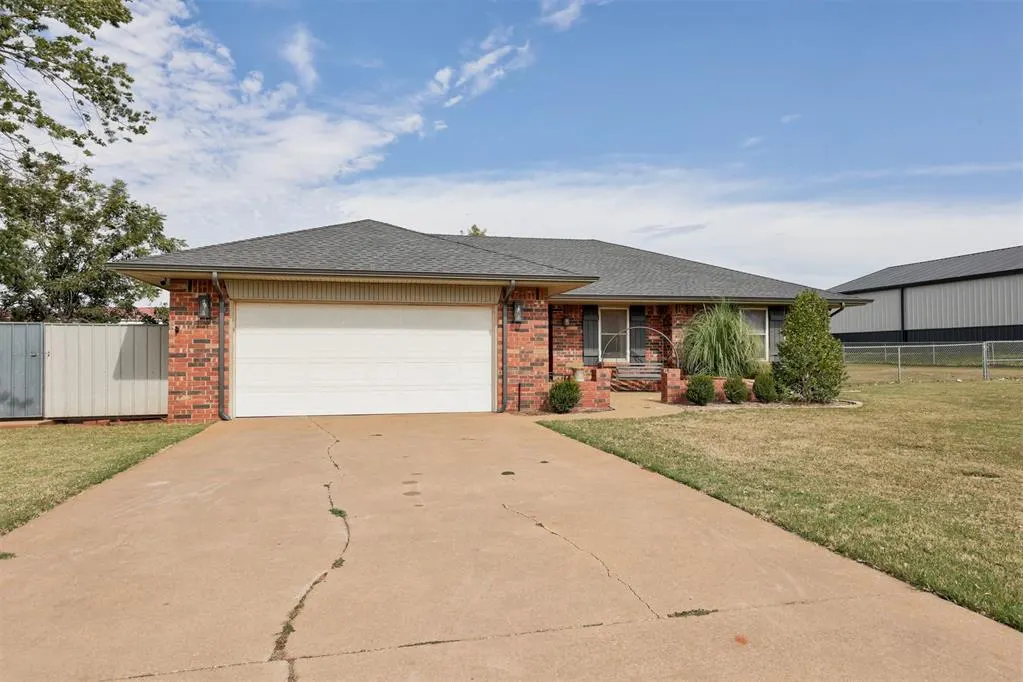 Photo 2 — 1020 Robin Lane, Kingfisher, OK 73750