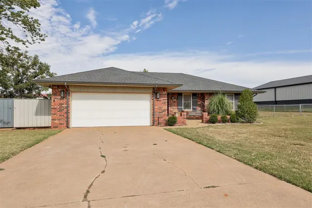 Photo 2 — 1020 Robin Lane, Kingfisher, OK 73750