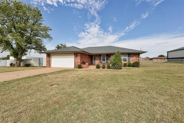 Photo 3 — 1020 Robin Lane, Kingfisher, OK 73750