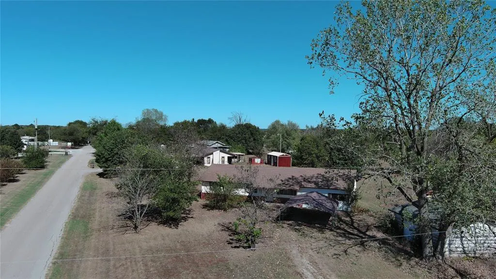 Photo 2 — 514 Jerry Lane Street, Maud, OK 74854