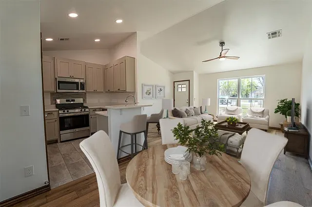 Photo 2 — 129 SE 23rd Street, Oklahoma City, OK 73129
