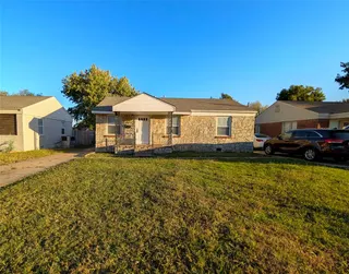 Sold home at 221 E Myrtle Drive
