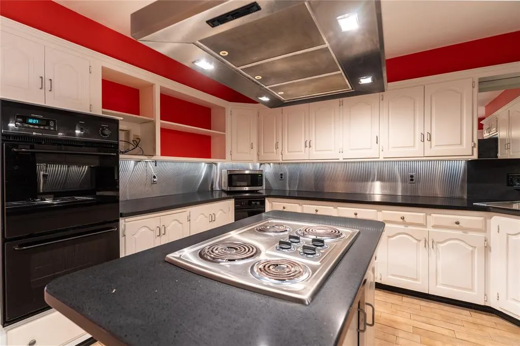 Photo 2 — 1241 Davinbrook Drive, Oklahoma City, OK 73118