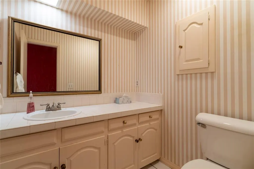 Photo 7 — 1241 Davinbrook Drive, Oklahoma City, OK 73118