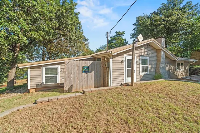 Photo 2 — 21324 E 10th Street, Hinton, OK 73047