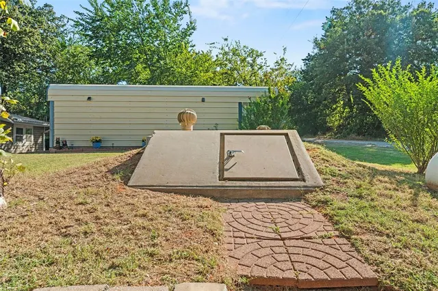 Photo 4 — 21324 E 10th Street, Hinton, OK 73047