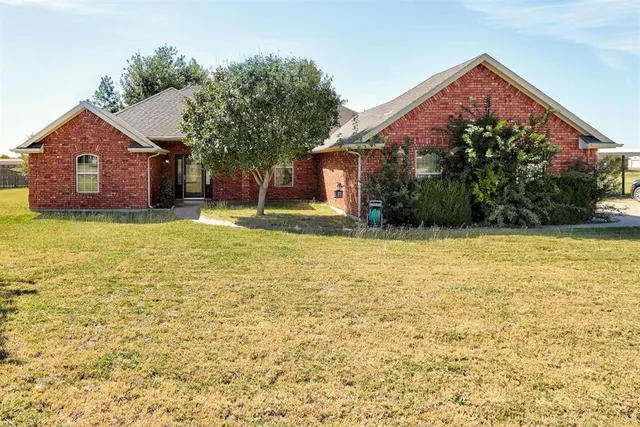 Photo 2 — 15 Prairie view Road, Elgin, OK 73538