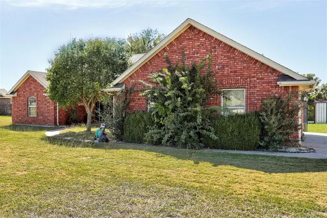 Photo 3 — 15 Prairie view Road, Elgin, OK 73538