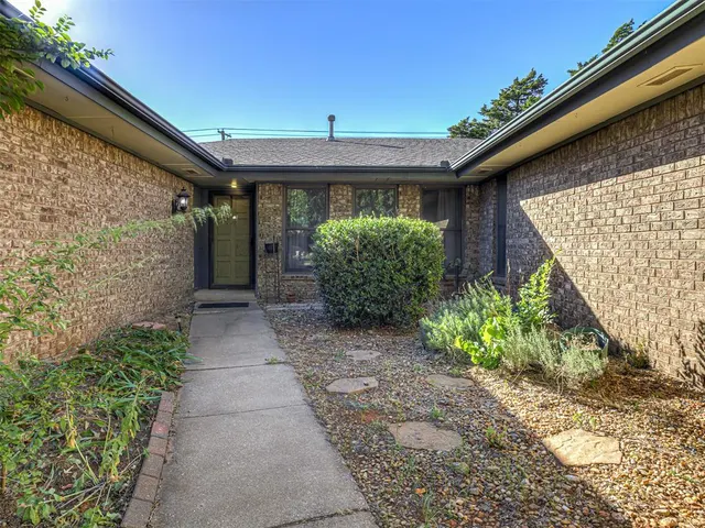 Photo 2 — 7313 Kingsridge Road, Oklahoma City, OK 73132