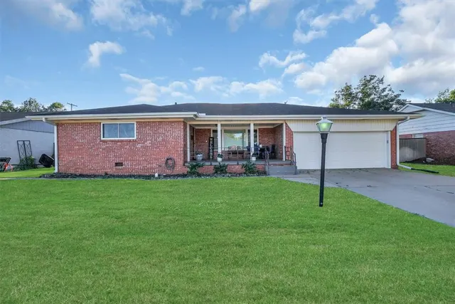 Front exterior — 313 William Drive, Altus, OK 73521