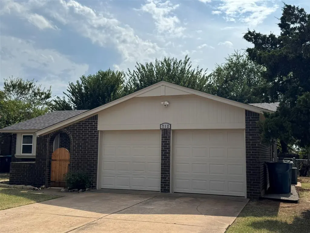 Photo 2 — 712 Willow Ridge Place, Edmond, OK 73003