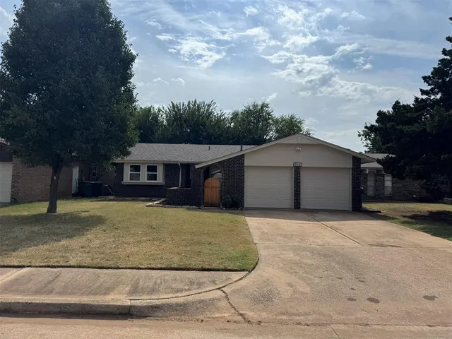 Photo 3 — 712 Willow Ridge Place, Edmond, OK 73003