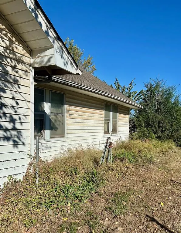 Photo 3 — 214 E Highland, Tecumseh, OK 74873