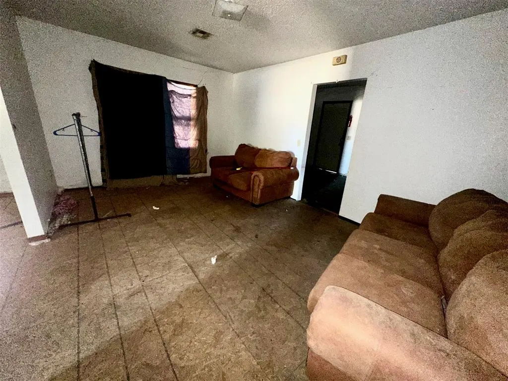 Photo 7 — 214 E Highland, Tecumseh, OK 74873