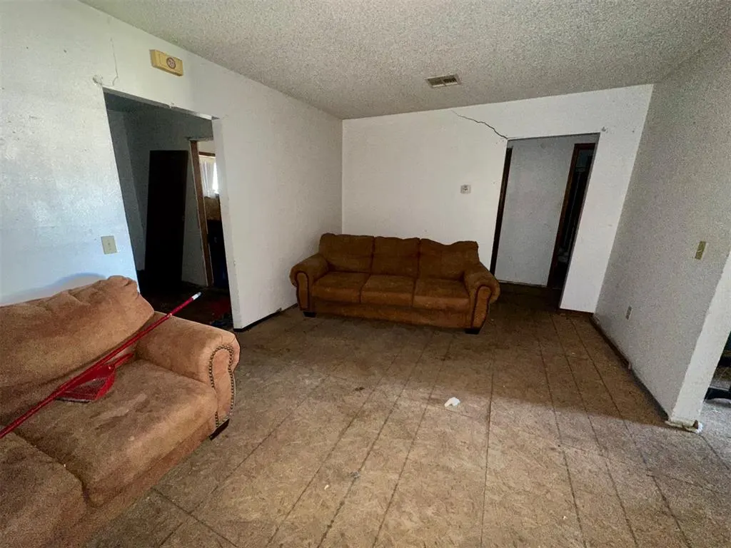 Photo 8 — 214 E Highland, Tecumseh, OK 74873