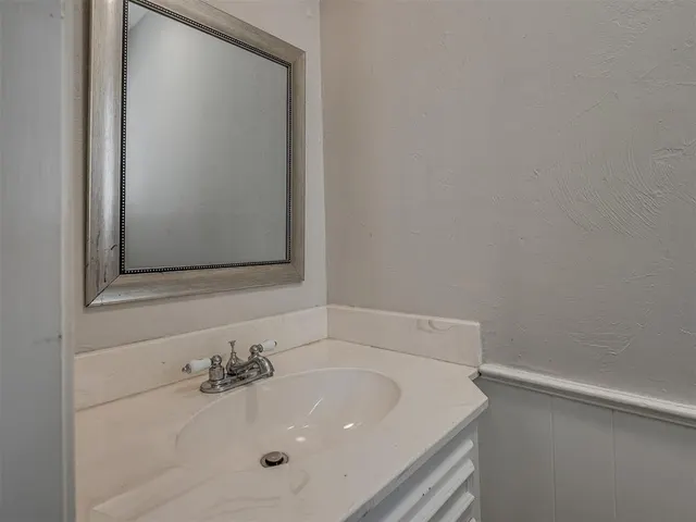 Photo 8 — 3037 W Wilshire Boulevard, Oklahoma City, OK 73116
