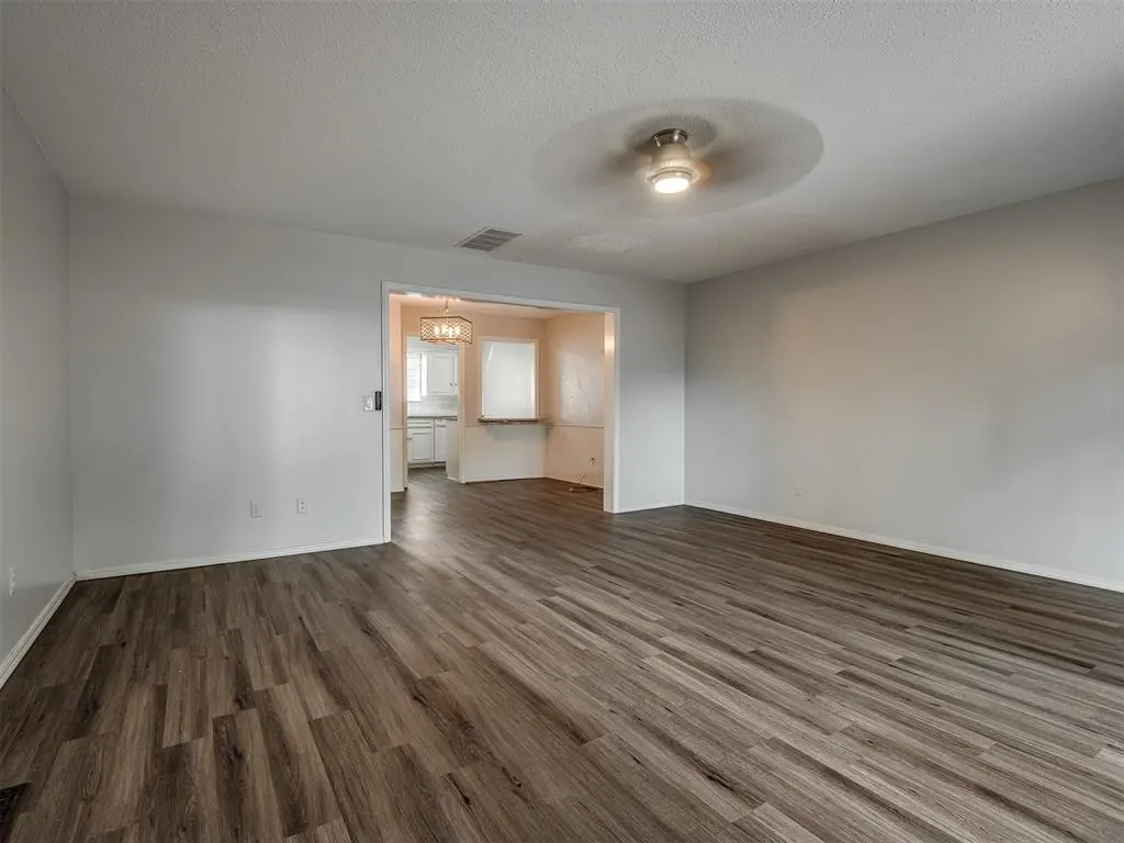 Photo 12 — 3037 W Wilshire Boulevard, Oklahoma City, OK 73116