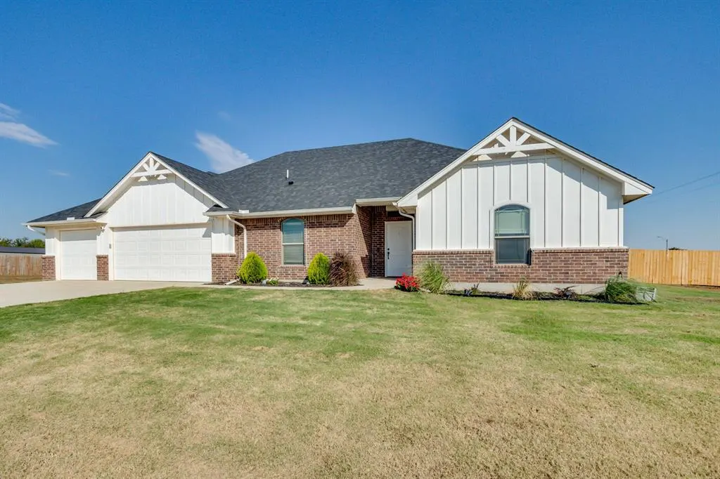Photo 2 — 29999 Triple Crown Place, Cashion, OK 73016