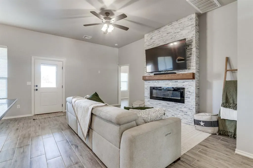 Photo 4 — 29999 Triple Crown Place, Cashion, OK 73016