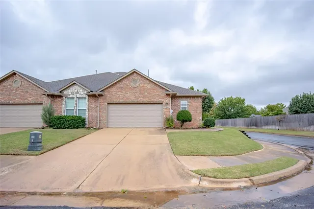 Front exterior — 1640 Laurel Place, Edmond, OK 73003