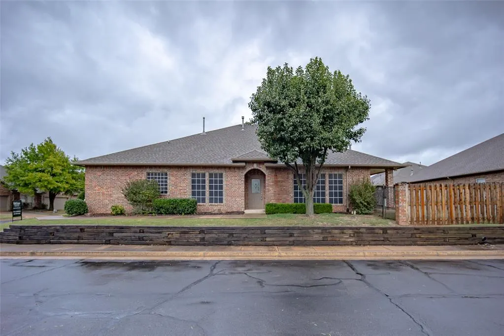 Photo 3 — 1640 Laurel Place, Edmond, OK 73003