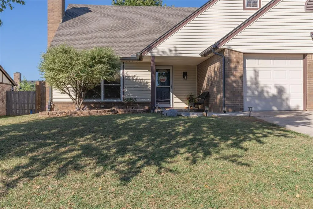 Photo 3 — 9817 Honeysuckle Road, Oklahoma City, OK 73159