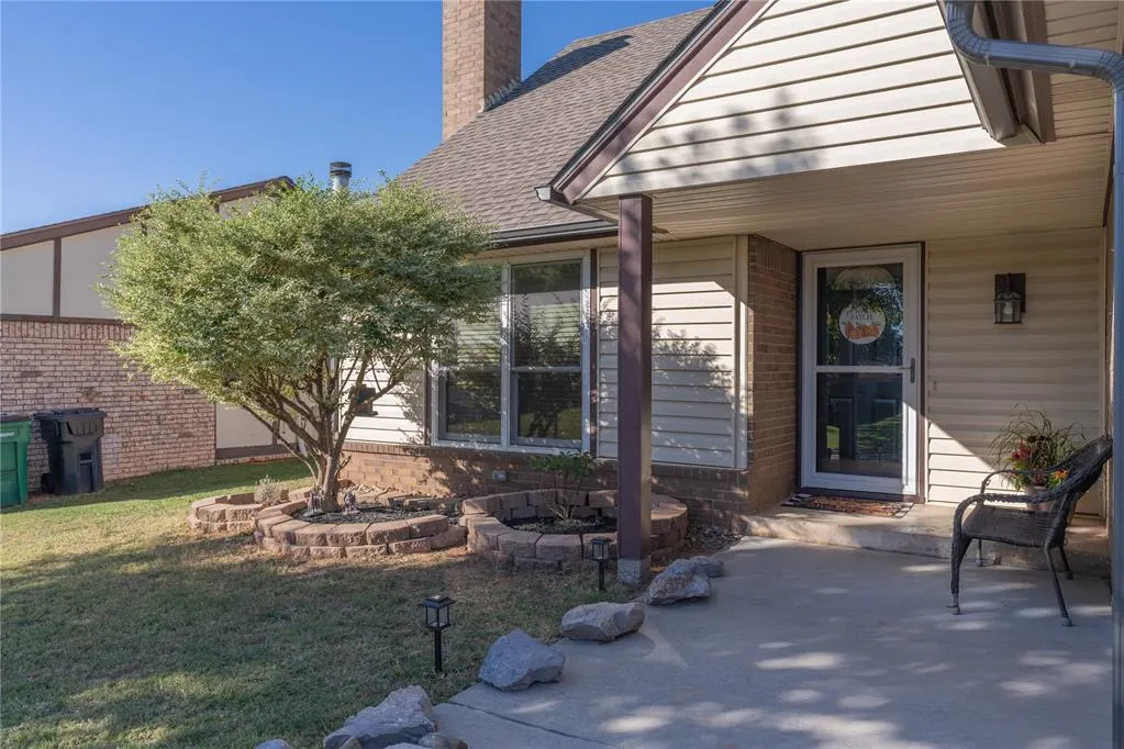 Photo 4 — 9817 Honeysuckle Road, Oklahoma City, OK 73159