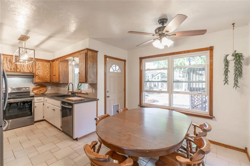 Photo 15 — 9817 Honeysuckle Road, Oklahoma City, OK 73159